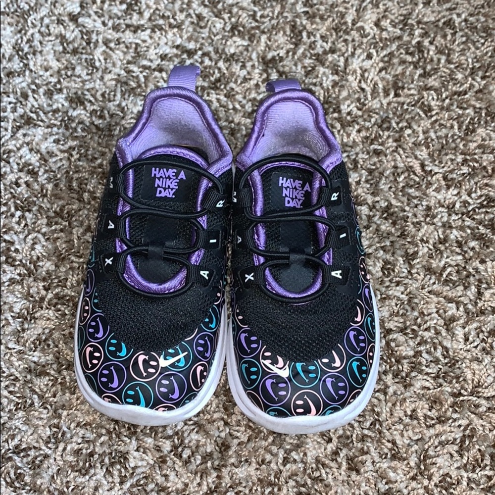 Toddler black Nike’s